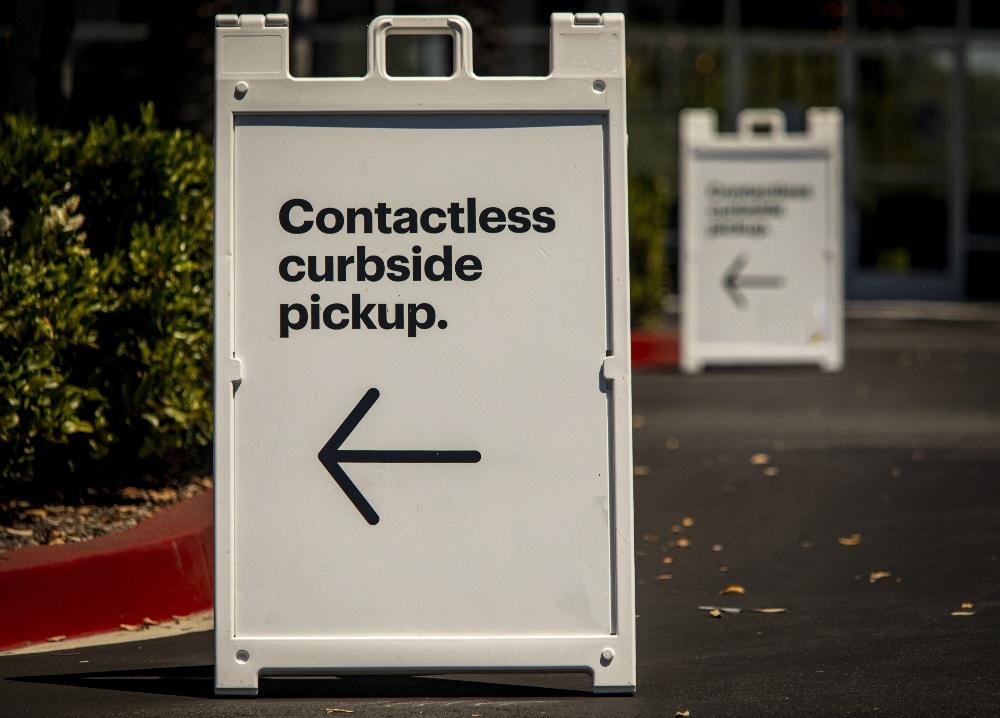 Contactless Fulfillment With Curbside Pickup